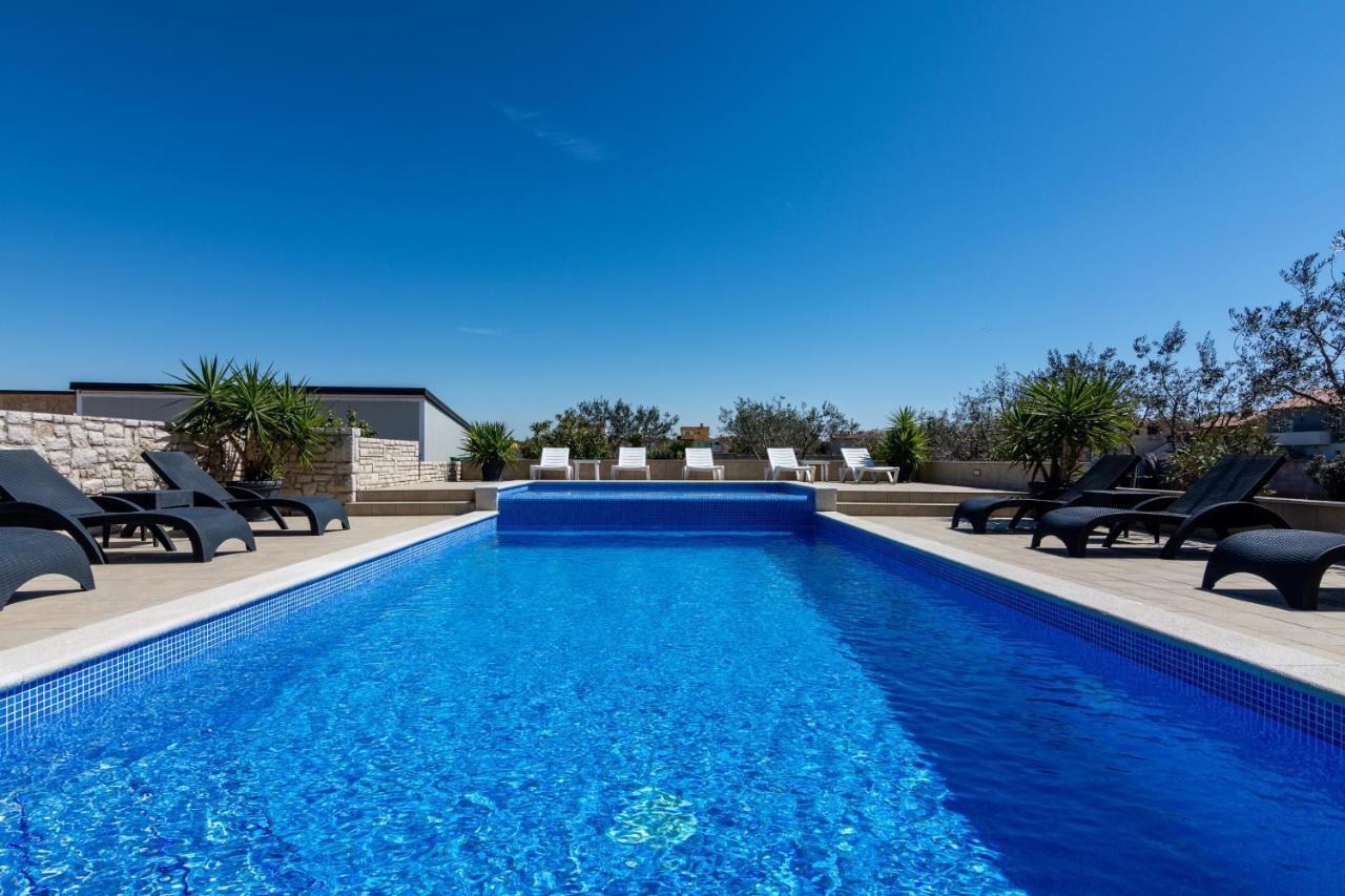 Family Friendly Apartments With A Swimming Pool Valbandon, Fazana - 2201 Stinjan Bagian luar foto