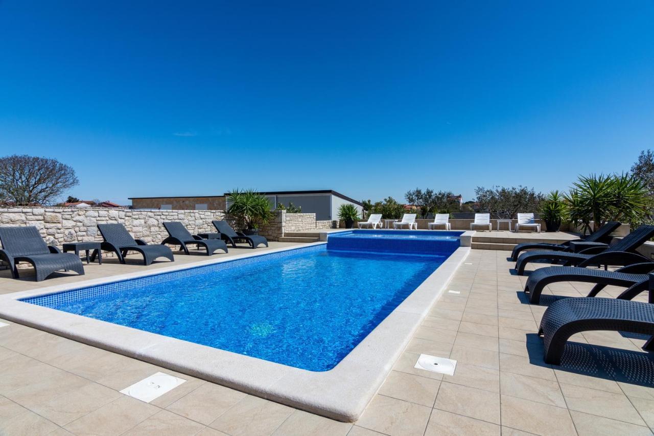 Family Friendly Apartments With A Swimming Pool Valbandon, Fazana - 2201 Stinjan Bagian luar foto