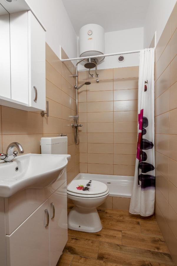 Family Friendly Apartments With A Swimming Pool Valbandon, Fazana - 2201 Stinjan Bagian luar foto