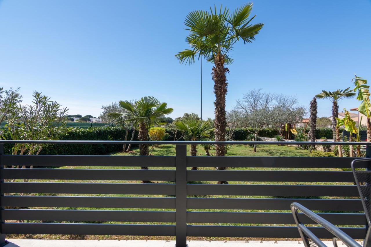 Family Friendly Apartments With A Swimming Pool Valbandon, Fazana - 2201 Stinjan Bagian luar foto