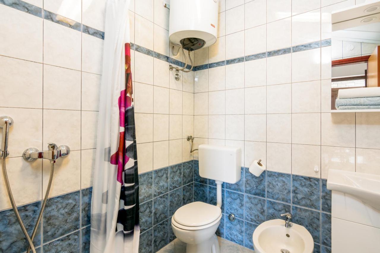 Family Friendly Apartments With A Swimming Pool Valbandon, Fazana - 2201 Stinjan Bagian luar foto