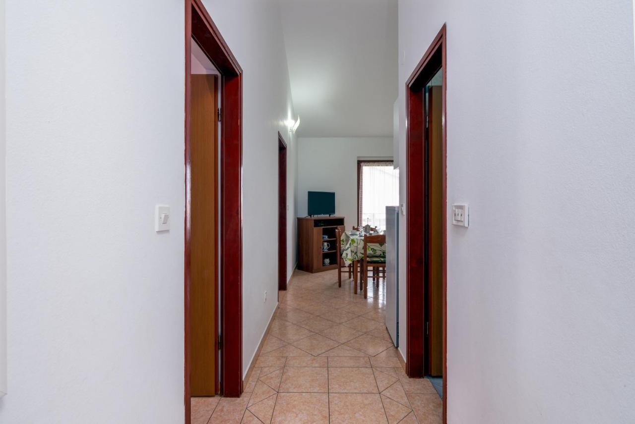 Family Friendly Apartments With A Swimming Pool Valbandon, Fazana - 2201 Stinjan Bagian luar foto
