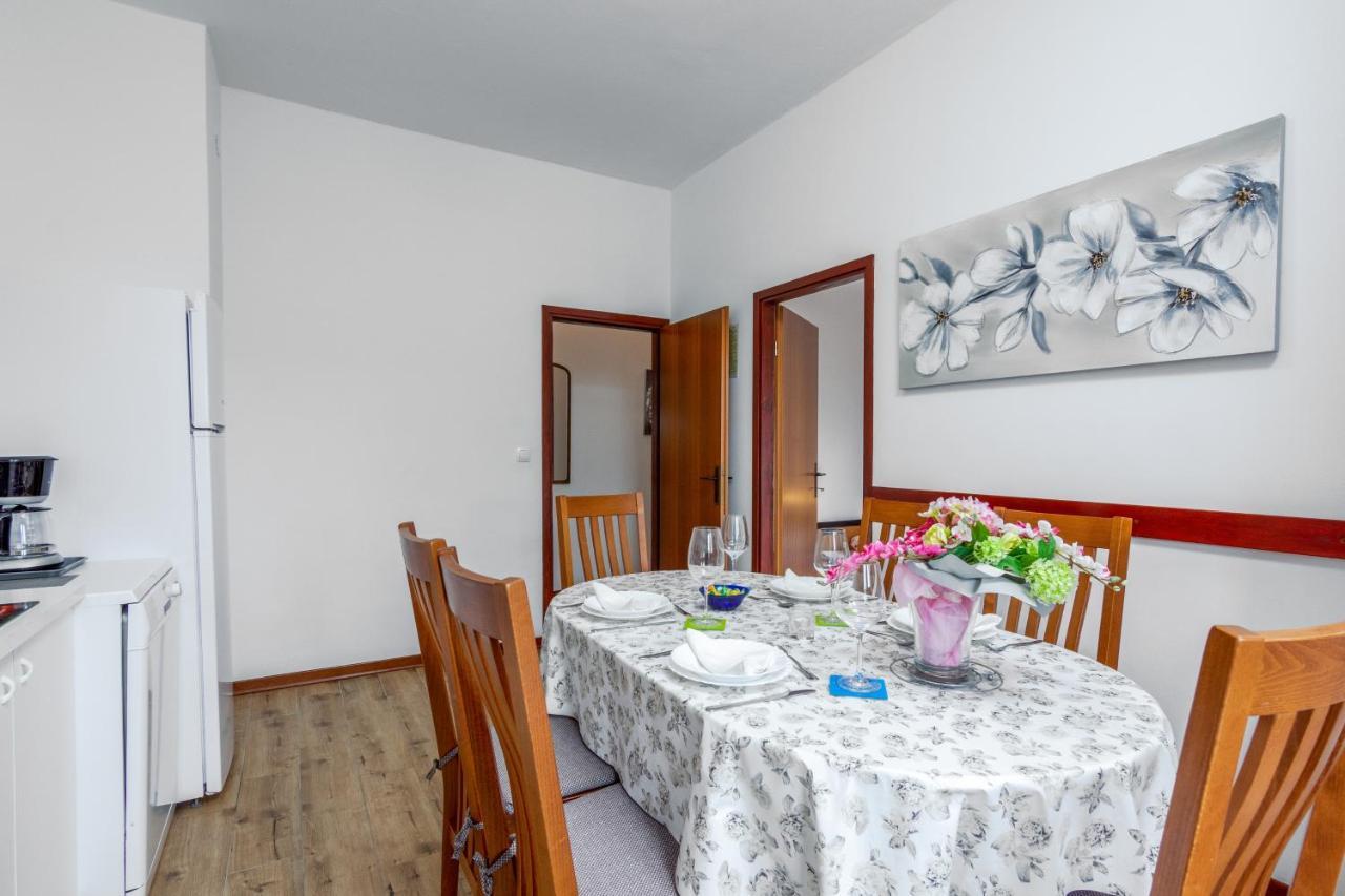 Family Friendly Apartments With A Swimming Pool Valbandon, Fazana - 2201 Stinjan Bagian luar foto