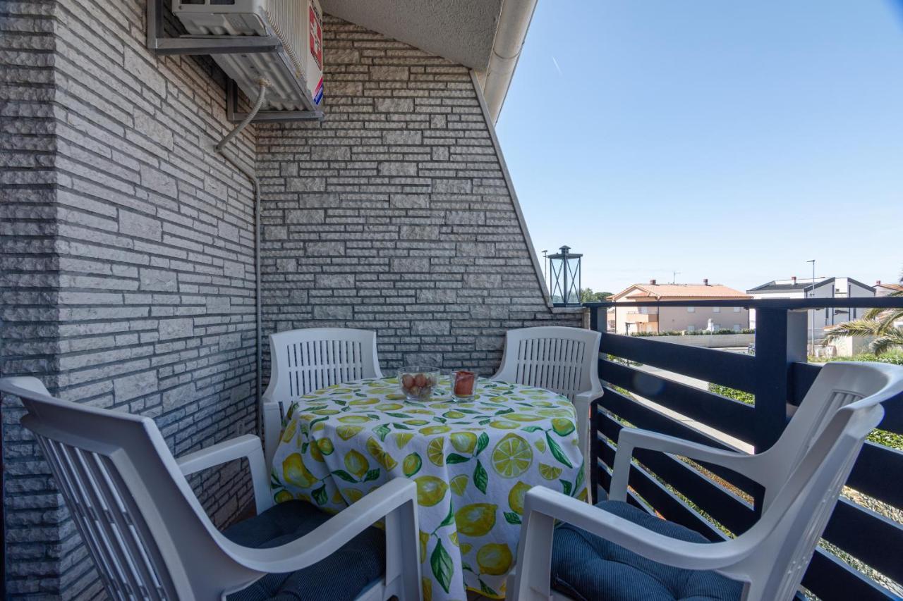 Family Friendly Apartments With A Swimming Pool Valbandon, Fazana - 2201 Stinjan Bagian luar foto