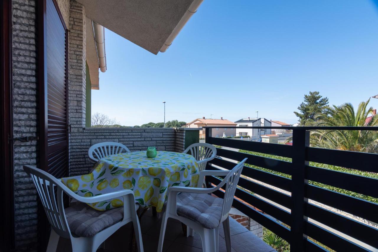 Family Friendly Apartments With A Swimming Pool Valbandon, Fazana - 2201 Stinjan Bagian luar foto