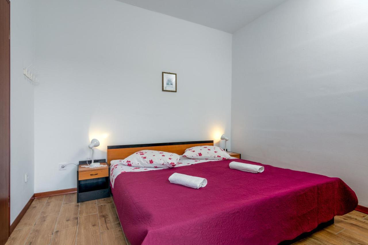 Family Friendly Apartments With A Swimming Pool Valbandon, Fazana - 2201 Stinjan Bagian luar foto