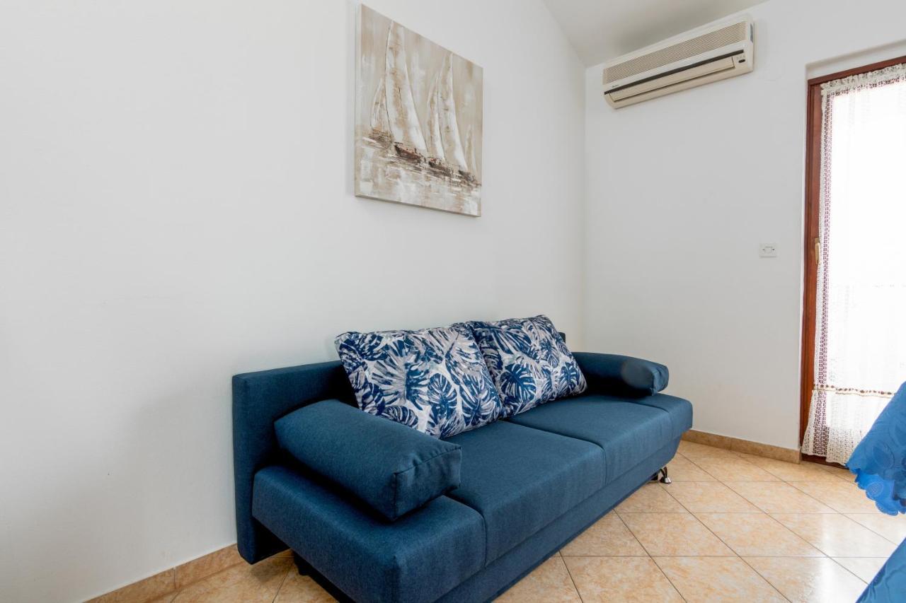 Family Friendly Apartments With A Swimming Pool Valbandon, Fazana - 2201 Stinjan Bagian luar foto
