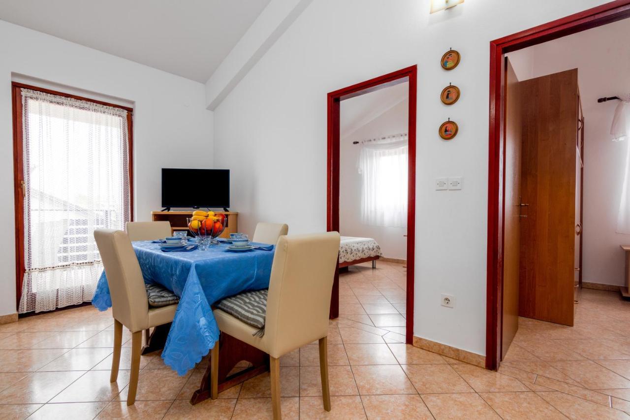 Family Friendly Apartments With A Swimming Pool Valbandon, Fazana - 2201 Stinjan Bagian luar foto