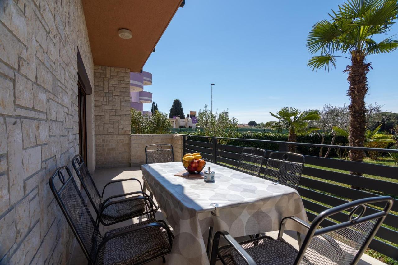 Family Friendly Apartments With A Swimming Pool Valbandon, Fazana - 2201 Stinjan Bagian luar foto