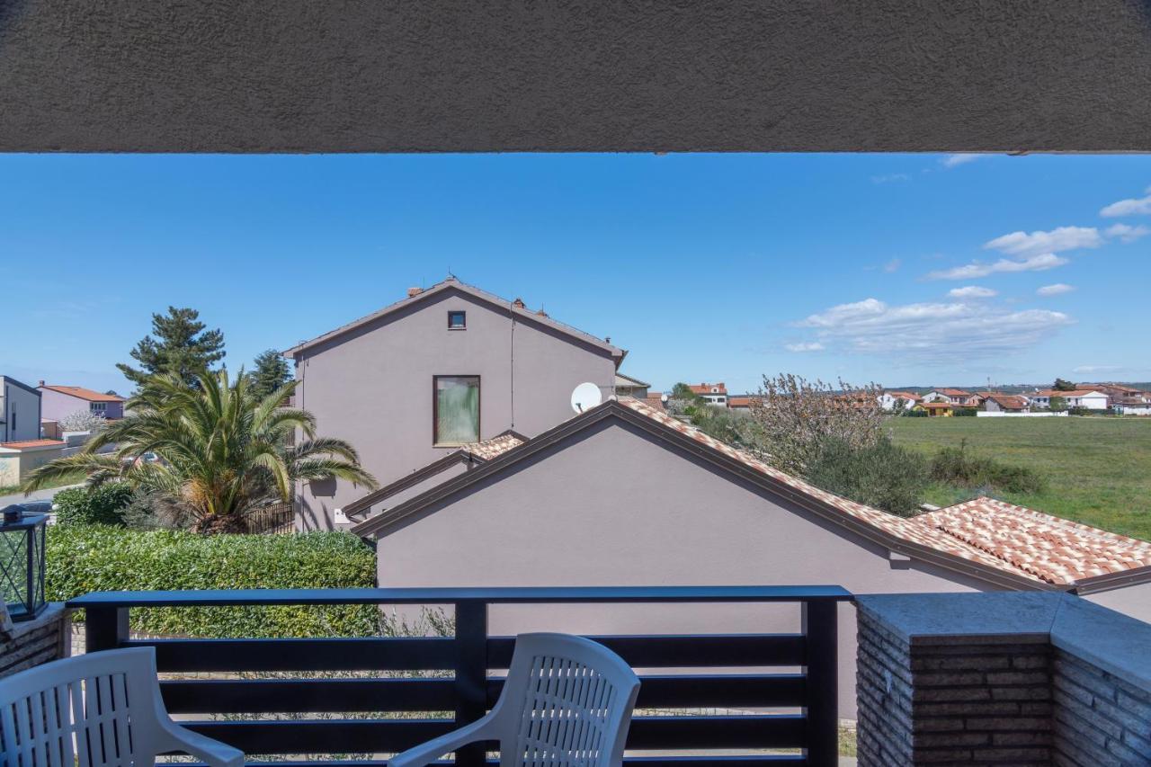 Family Friendly Apartments With A Swimming Pool Valbandon, Fazana - 2201 Stinjan Bagian luar foto