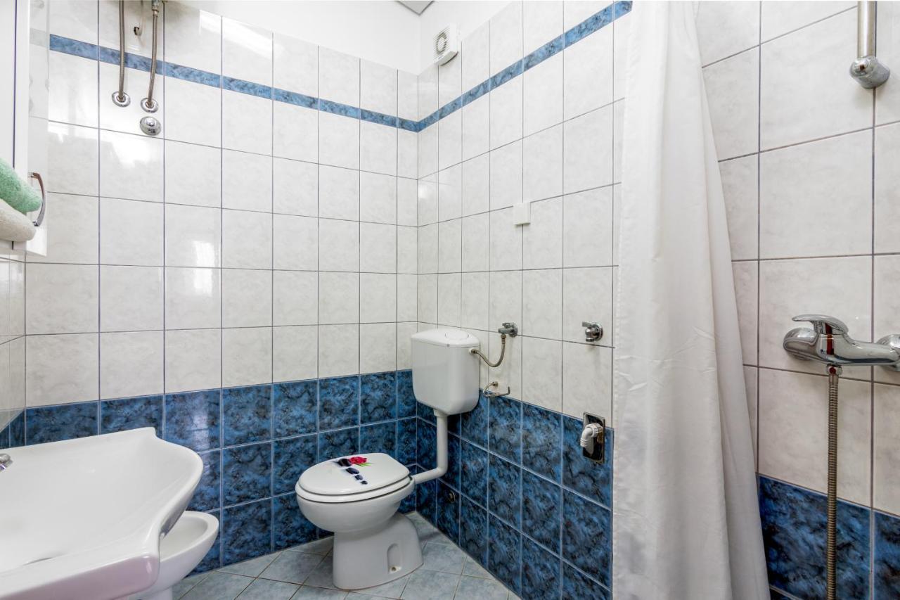 Family Friendly Apartments With A Swimming Pool Valbandon, Fazana - 2201 Stinjan Bagian luar foto