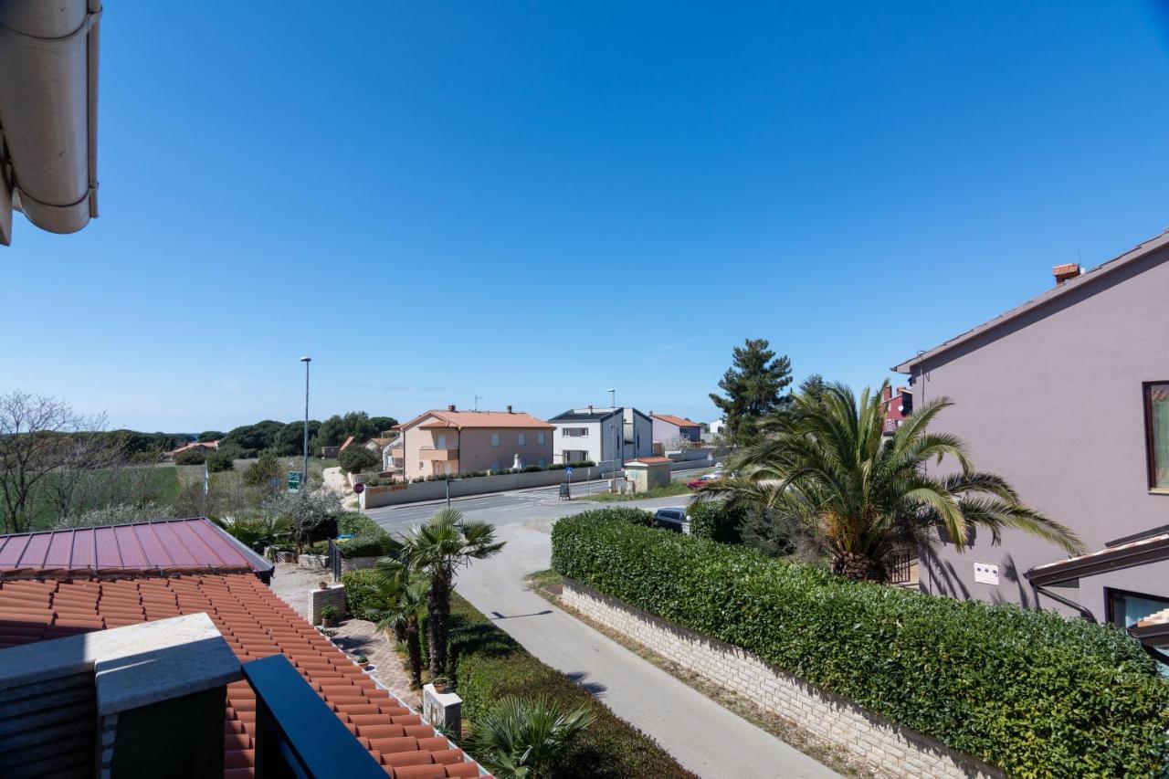Family Friendly Apartments With A Swimming Pool Valbandon, Fazana - 2201 Stinjan Bagian luar foto